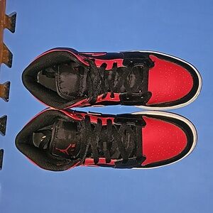 Jordan 1s Red/Black Sz 6Y